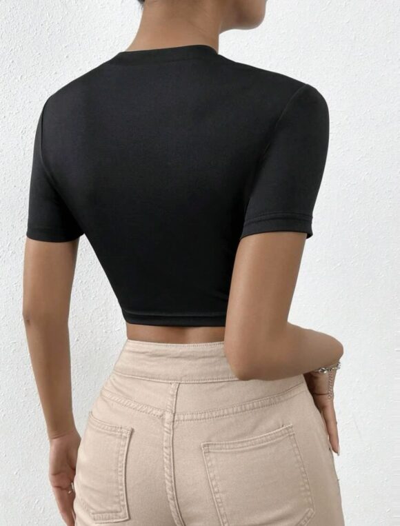 VN126 Crop top con escote y cordón delantero - Image 2