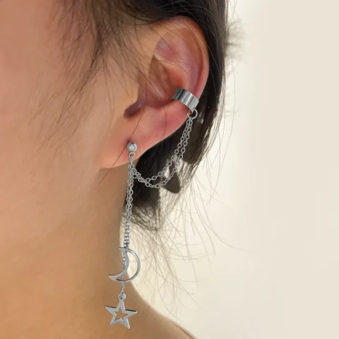 Fake piercing Lunas Nocturnas: Pendientes Góticos Colgantes de Metal Vintage (1 perforación lobular)