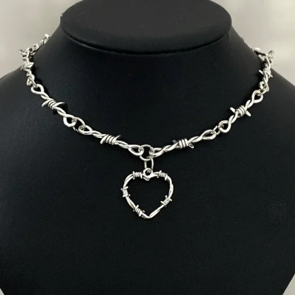 Gargantilla Éter: Cadena de Espinas, Corazón de Hierro