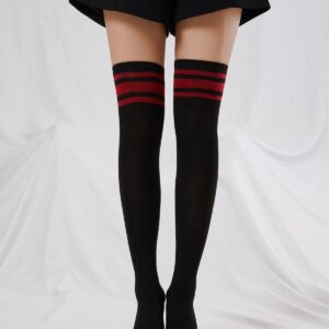 Medias negras con rayas rojas