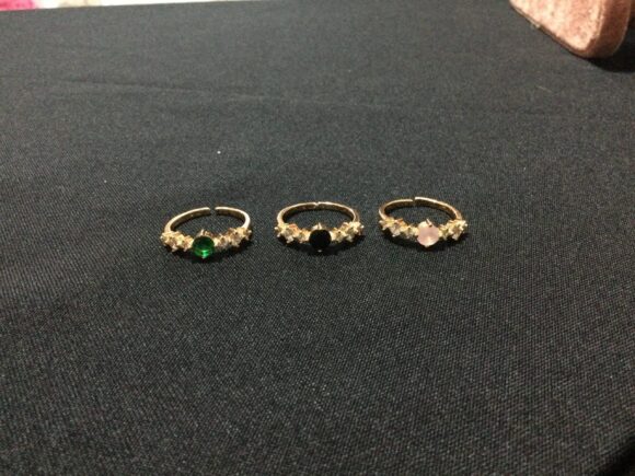 VN82 ANILLOS DE FANTASÍA CON PIEDRA PRECIOSA EN EL CENTRO