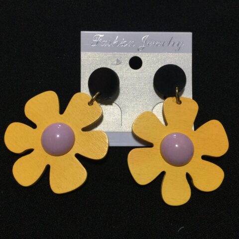 VN88 ARETES EN FORMA DE FLOR AMARILLA