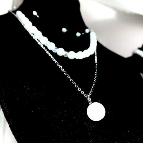 Collar triple de perlas