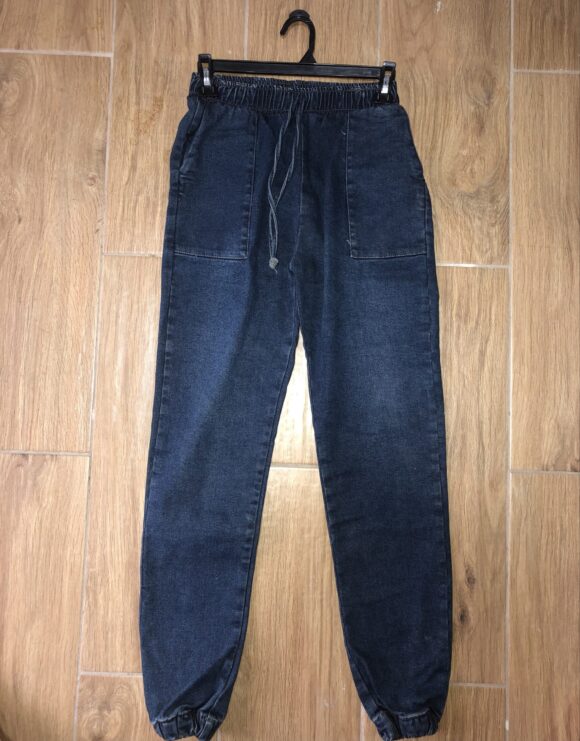 VN408 PANTALONES, BASTA ANCHA, ESTIRABLE, CON TIRAS AMARRABLES A LOS LADOS Y BOTONES A LOS LADOS DE LAS BASTAS, BOLSILLOS EN LA PARTE DE DE ATRÁS