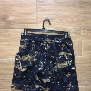 VN430 SHORT CÓMODO AZUL CON BOLSILLOS, DORADO, NEGRO Y RAYAS