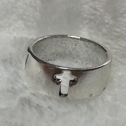 Anillo grueso en forma de cruz