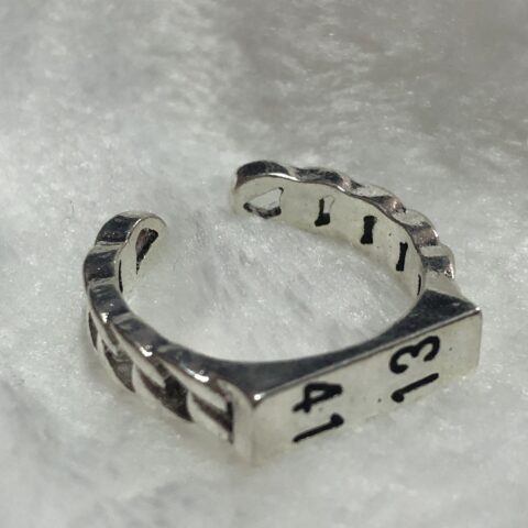 Anillo enroscado con numero 41 y 13