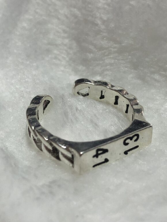 Anillo enroscado con numero 41 y 13