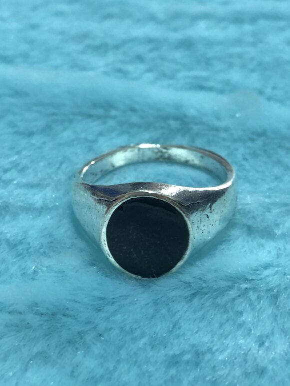 Anillos con detalle negro y plateado - Image 4