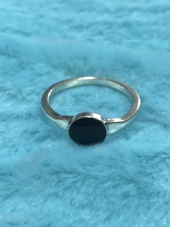 Anillos con detalle negro y plateado - Image 2