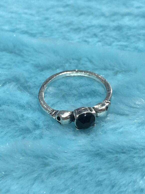 Anillos con detalle negro y plateado - Image 3