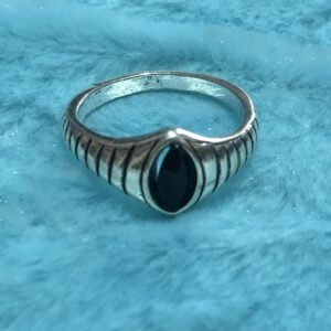 Anillos con detalle negro y plateado