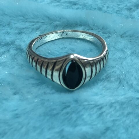 Anillos con detalle negro y plateado