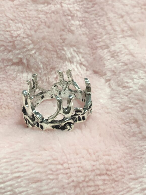 Anillos de calavera y huesos