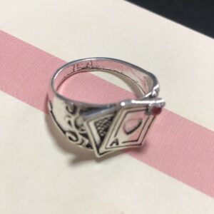 Anillos de cartas y dados