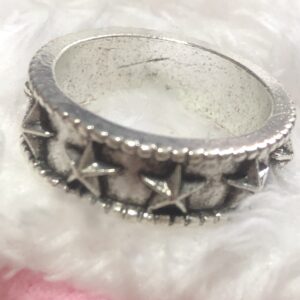 Anillo de estrellas y lunas