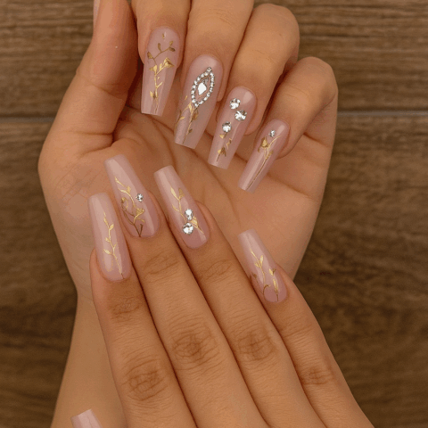 VN422 Uñas largas rosadas bajito de flores y pepitas