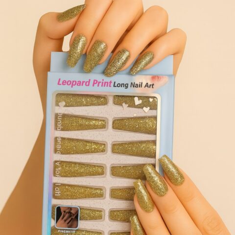 Uñas largas verde brillosas