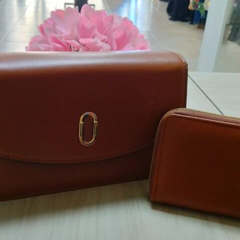 Cartera café con billetera