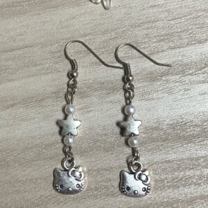 Aretes de Hello Kitty con estrellas y cristales - GP47
