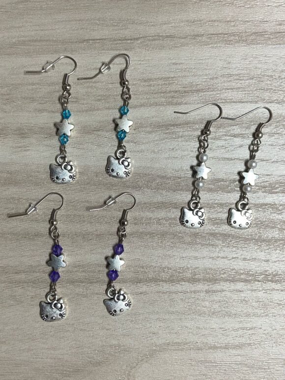 Aretes de Hello Kitty con estrellas y cristales - GP47 - Image 2