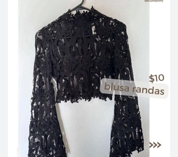 Blusa de randas negra