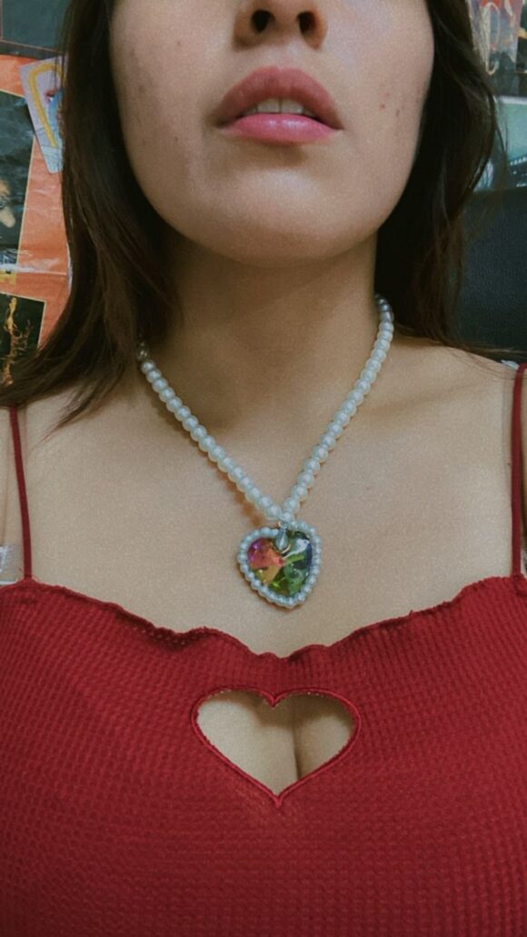 Collar largo de perlas y cristal de corazón tornadol