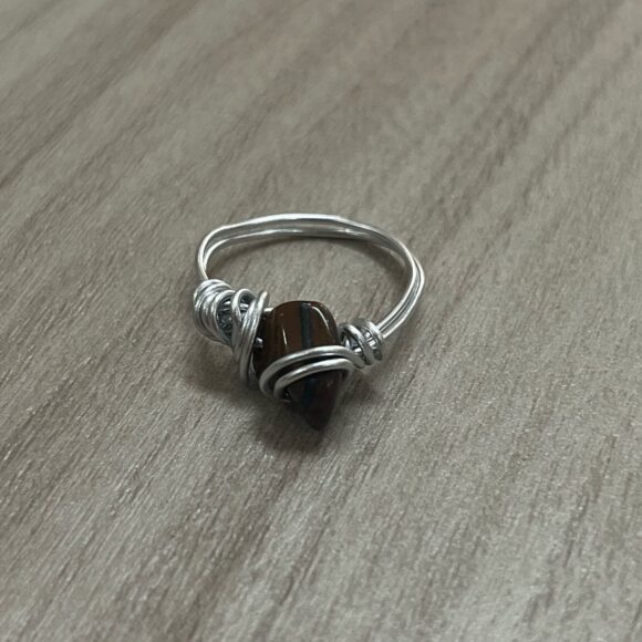 anillo piedra café VN890