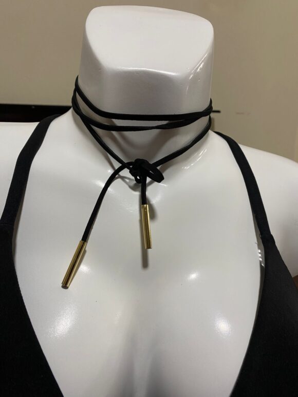 vn983 Choker Negro con Puntas Doradas Ajustables - Image 2