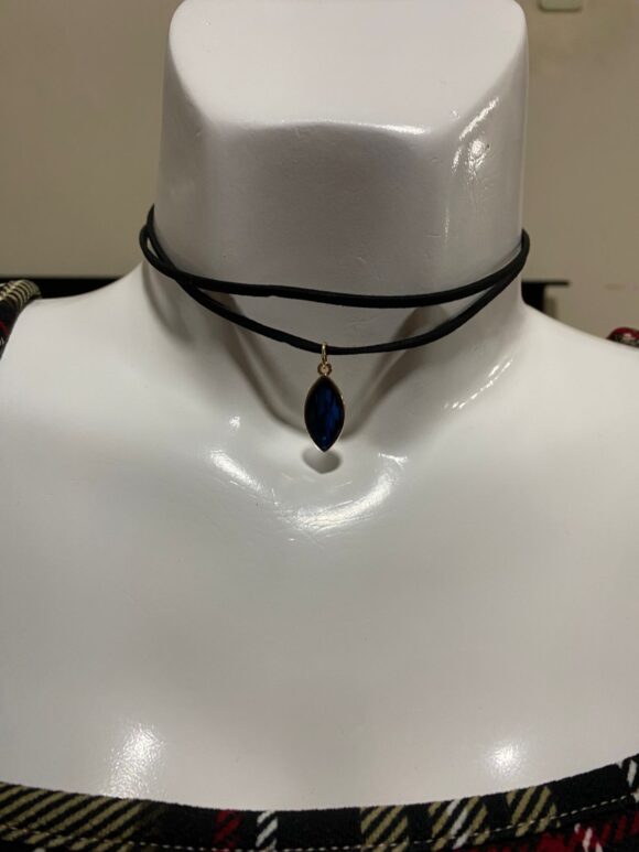 vn1000 Choker doble con gema azul - Image 2