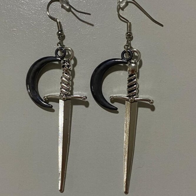 vn1026 Pendientes Moon Dagger mediano