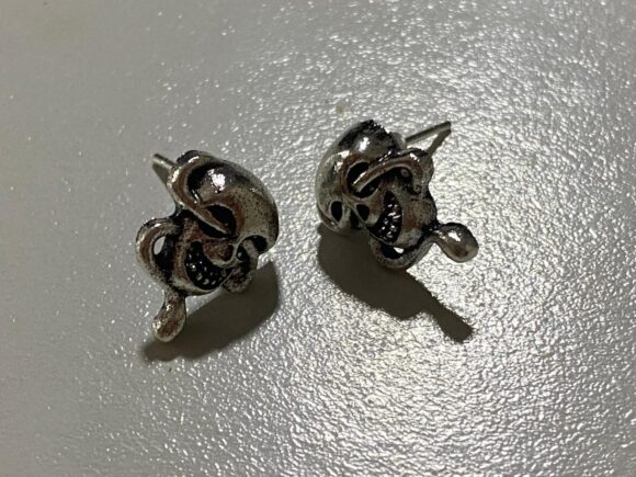 vn1032 Aretes de máscara de drama