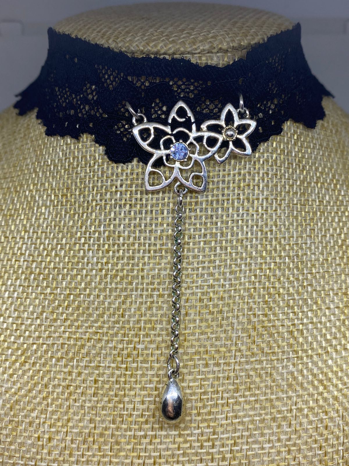 VN1063 Choker Rosa Gótica