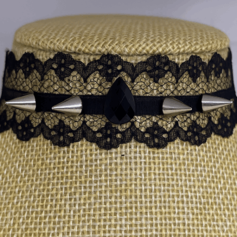 VN1060 Choker espinas Góticas