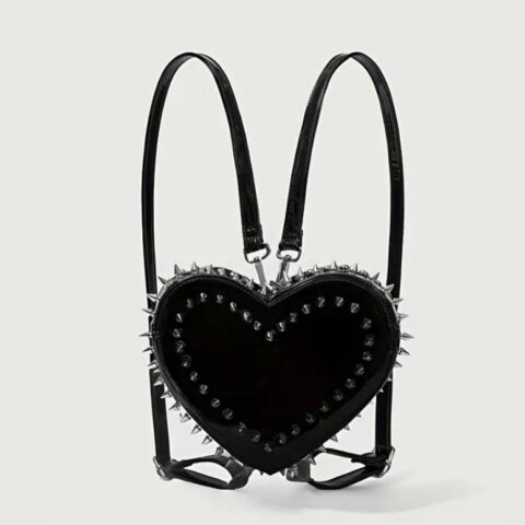 VN1118 Bolso Corazón con Spikes