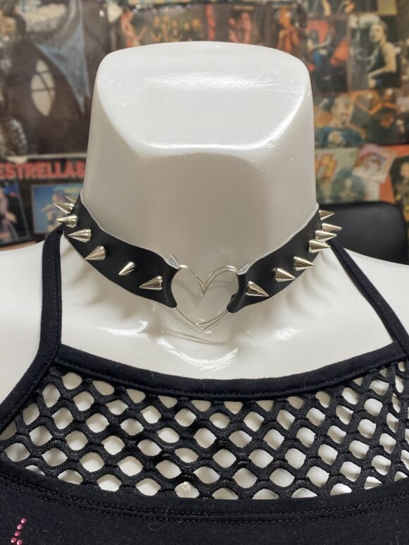 VN1094 Choker corazón con spikes