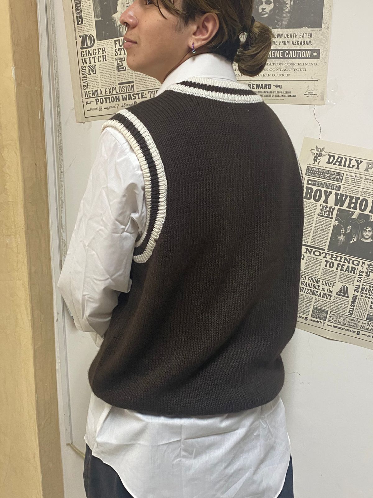 VN1134 Chaleco Tejido Obey Café M - Image 4