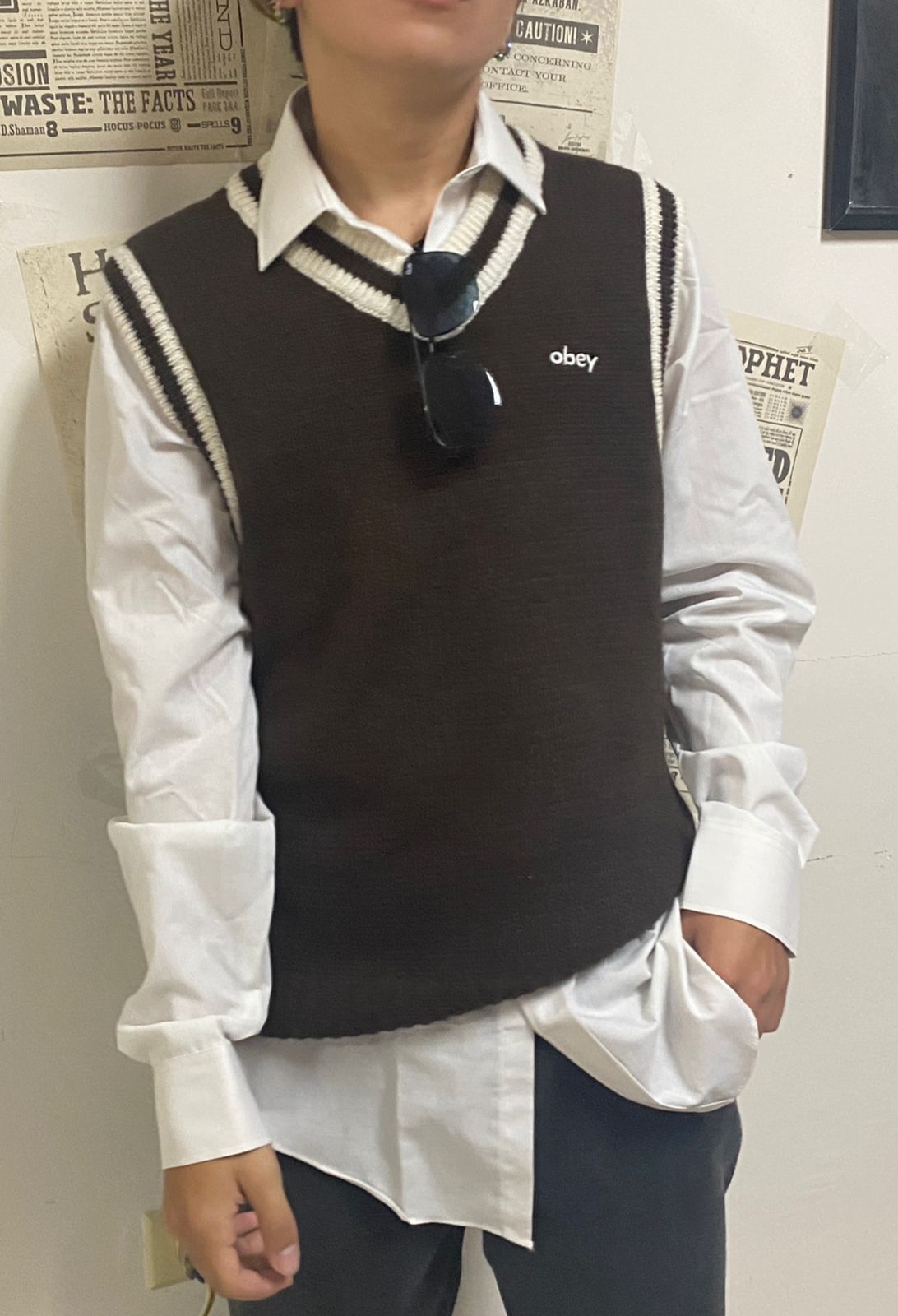 VN1134 Chaleco Tejido Obey Café M - Image 3