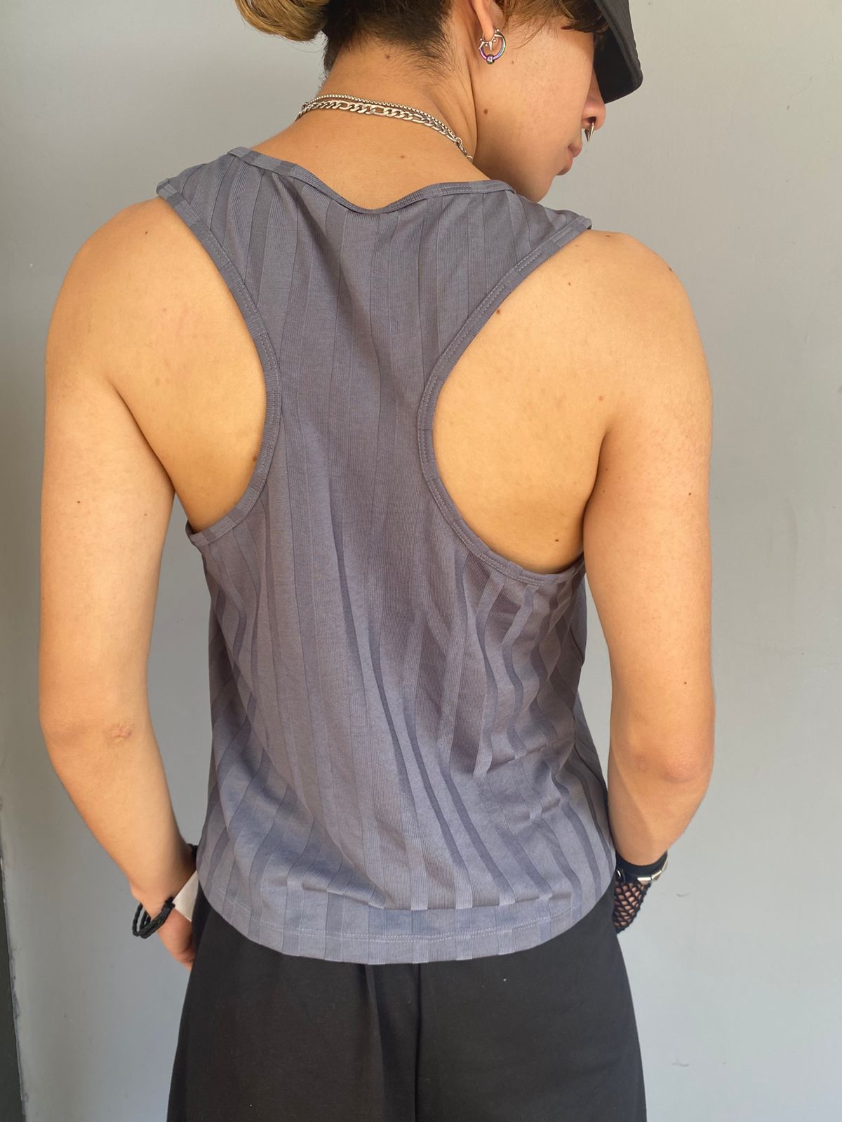 VN1135 Camiseta futurista sin mangas L - Image 3