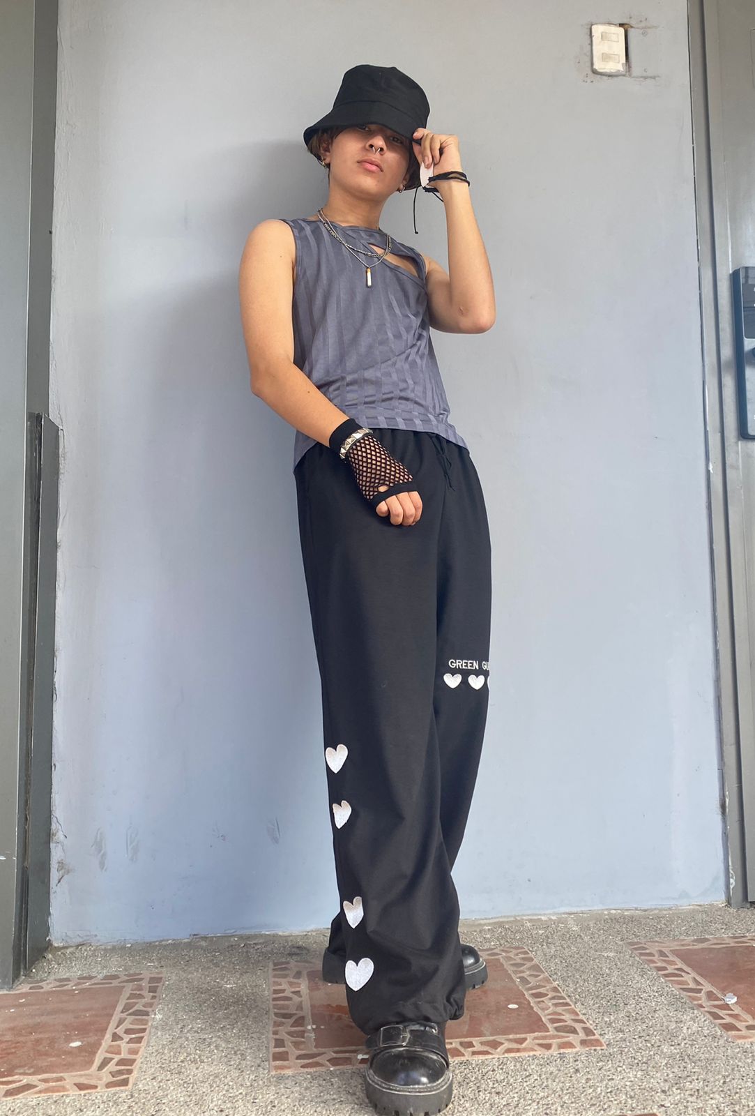 VN1135 Camiseta futurista sin mangas L - Image 4