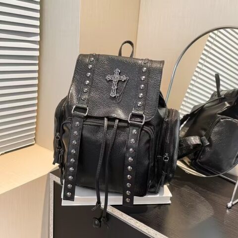 VN1192 Mochila Negra con Ataches