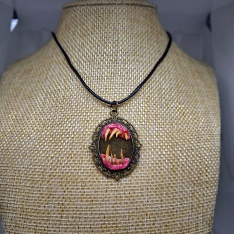 SP83 Collar Beso de Demonio