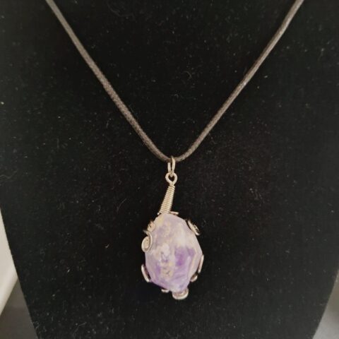 SP136 Collar de Piedra Morada