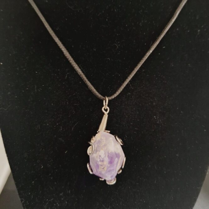 SP136 Collar de Piedra Morada