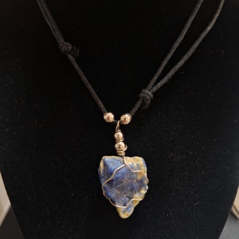 SP137 Collar de Piedra Grande Azul Marino