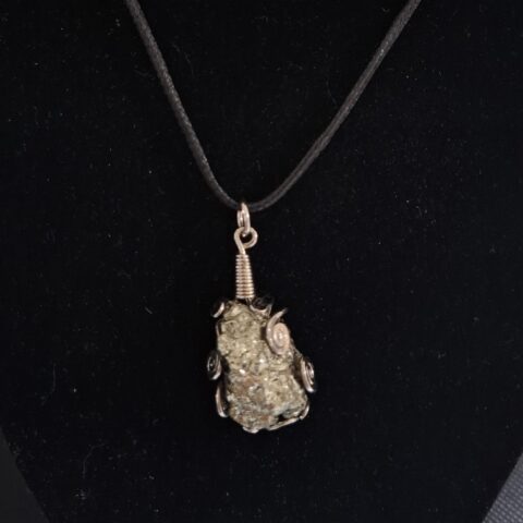 SP140 Collar de Pirita Plateado