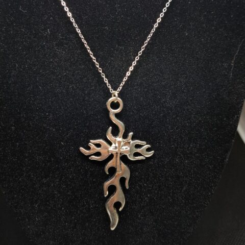 VN1197 Collar Cruz ígnea