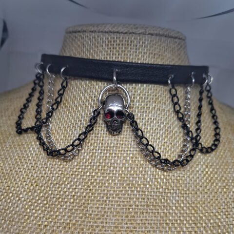 VN1261 Choker Calavera con Cadenas