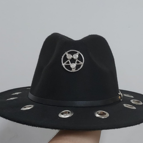 VN1229 Sombrero negro con hojales