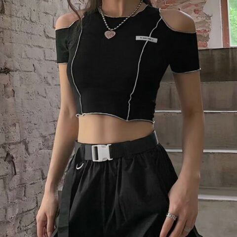 SP148 top negro costuras blancas